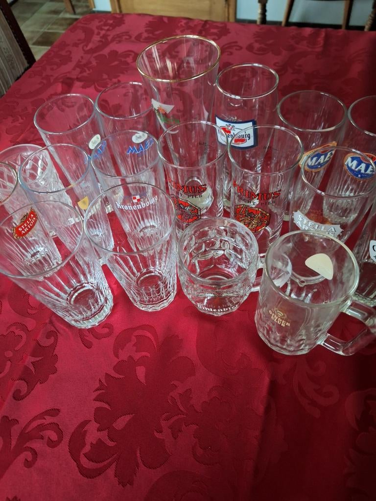 Lot de +/- 40 verres à bière de marque différentes  et softs, Collections, Verres & Petits Verres, Comme neuf, Verre à bière, Enlèvement