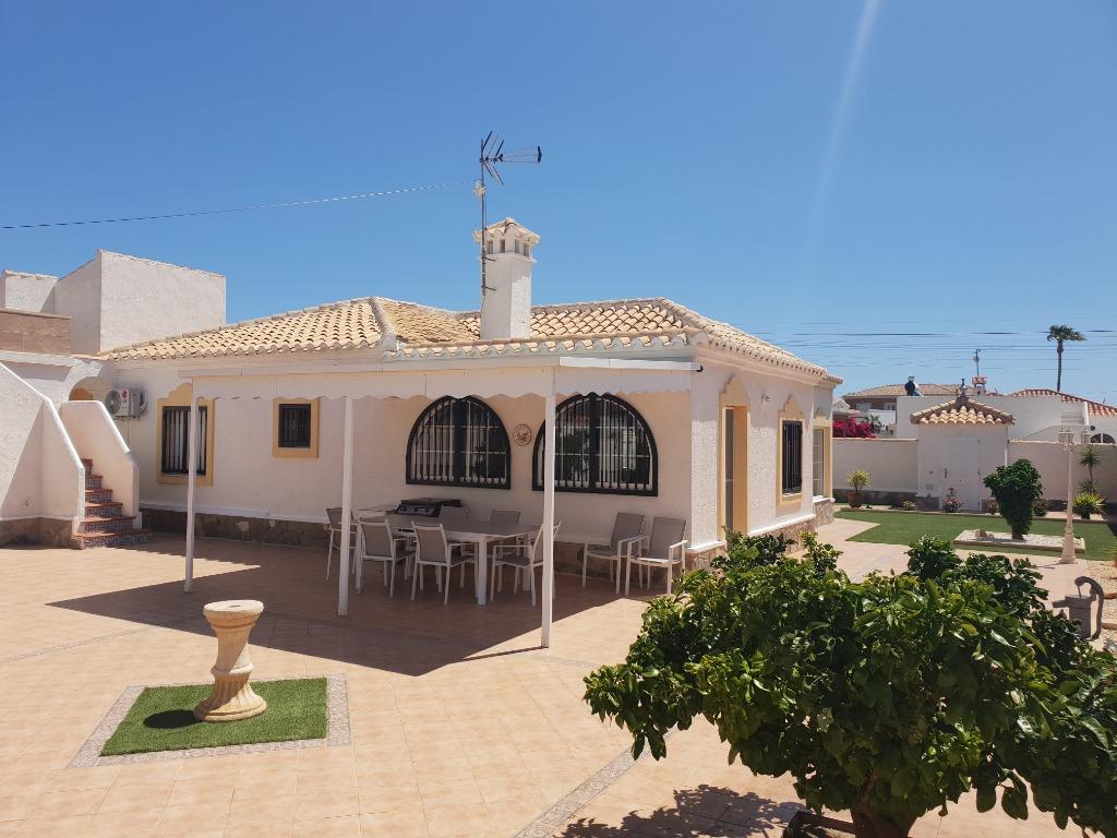 A louer villa individuelle sur 800m² avec piscine privée 8x4, Propriétaire, Village, Maison de campagne ou Villa, 3 chambres à coucher
