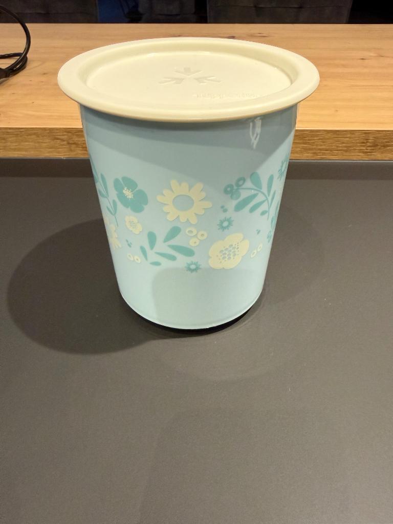 Boîte Tupperware bleu ciel à motifs fleurs 1,25L, Enlèvement ou Envoi, Neuf, Bleu, Boîte