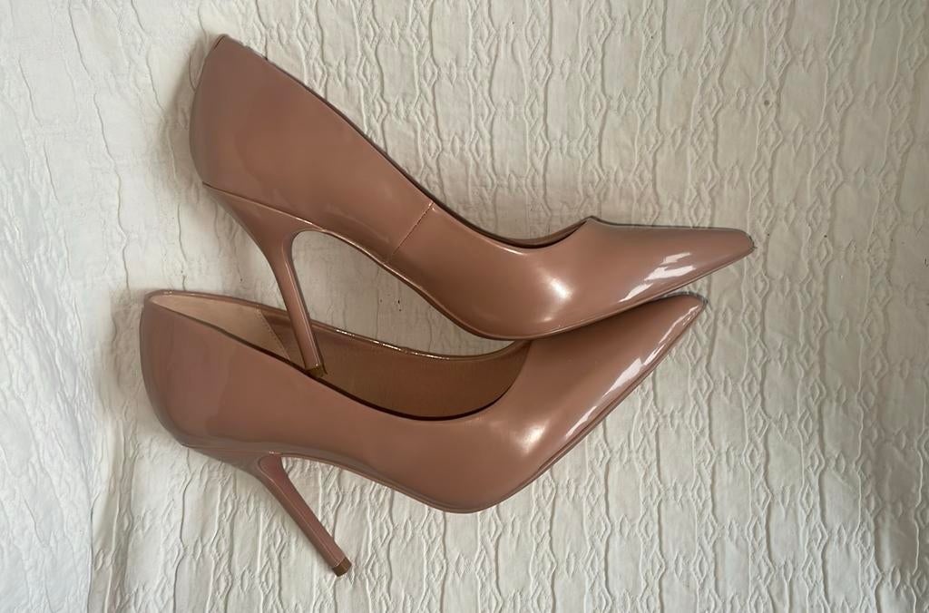 ASOS DESIGN pumps nude lak, stiletto's, schoenmaat 42,5-43, Kleding | Dames, Pumps, Verzenden, Beige, Gedragen