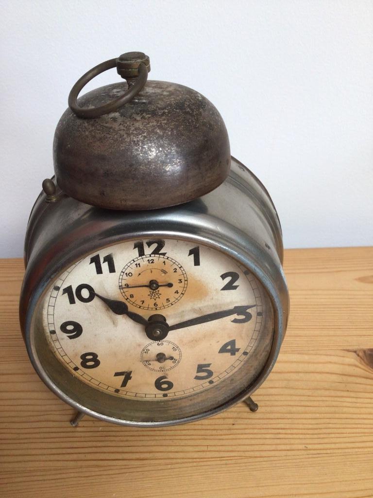 Ancien reveil junghans à cloche, Enlèvement