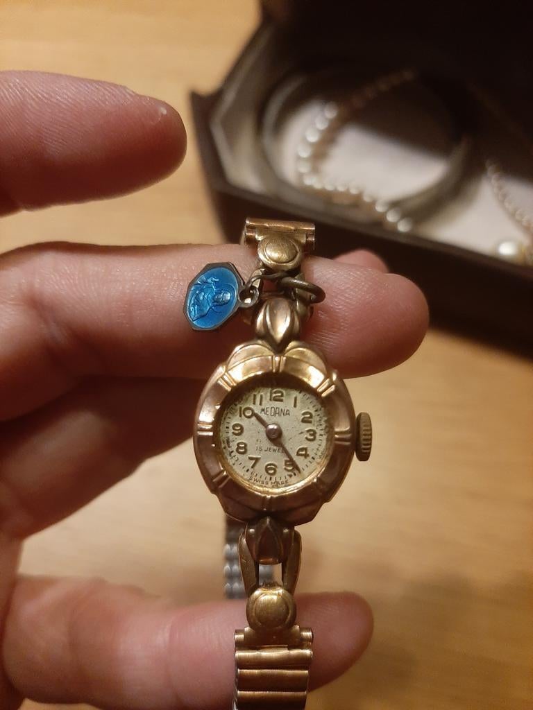 Montre vintage Medana pour femmes fabriquée en Suisse — 15 b, Enlèvement ou Envoi
