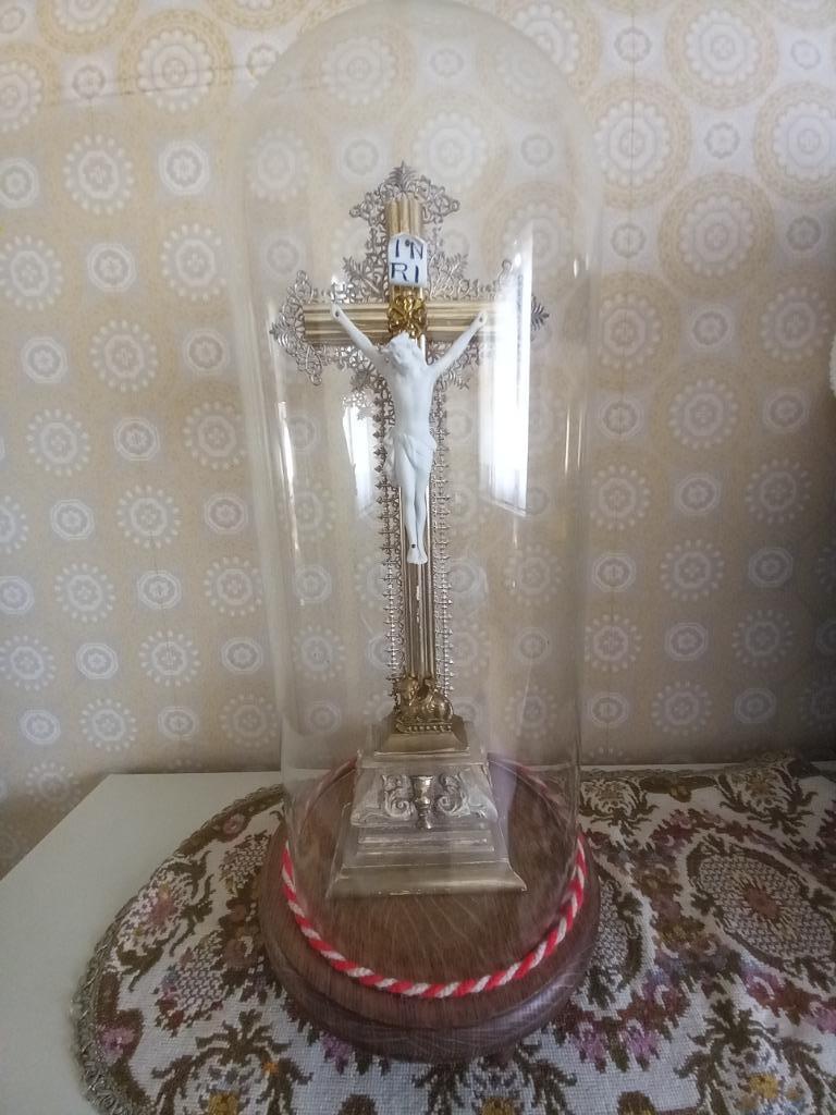 Crucifix met Stolp, Ophalen