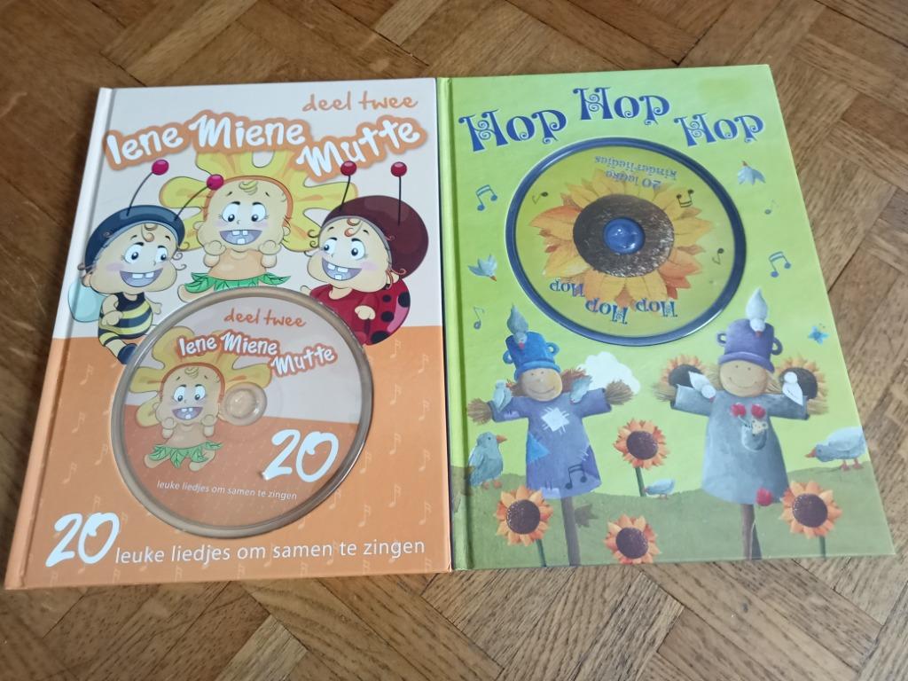 2 kleuter boeken met cd hop hop en iene miene mutte, Ophalen of Verzenden, Gelezen