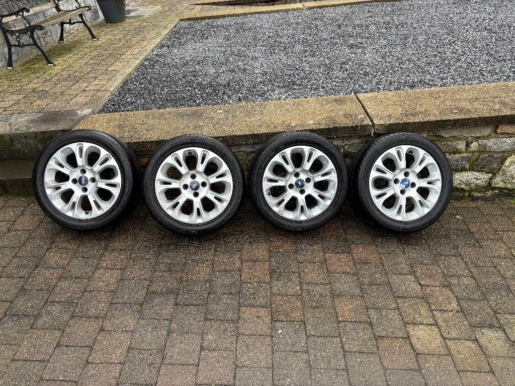 Jantes + pneus été Ford KA II - 195/50R15, Autos : Pièces & Accessoires, 15 pouces, Véhicule de tourisme, Pneus été, Pneu(s)