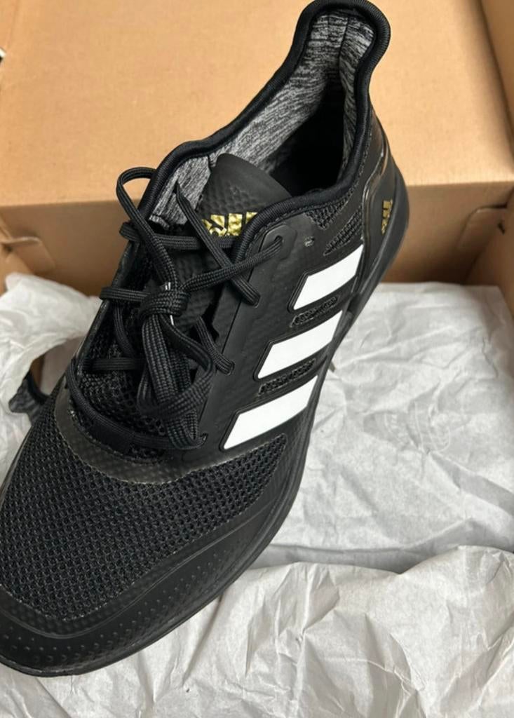 Chaussures de hockey sur gazon - Adidas, Sports & Fitness, Hockey, Enlèvement ou Envoi, Neuf, Chaussures