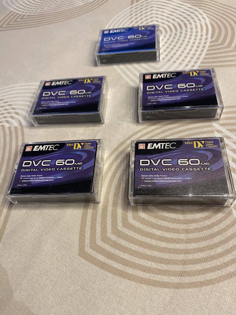 mini digital video cassette  EMTEC DVC60 5 stuks FONKELNIEUW, Neuf, Autres marques, Enlèvement ou Envoi, Bande, Disque ou Mémoire