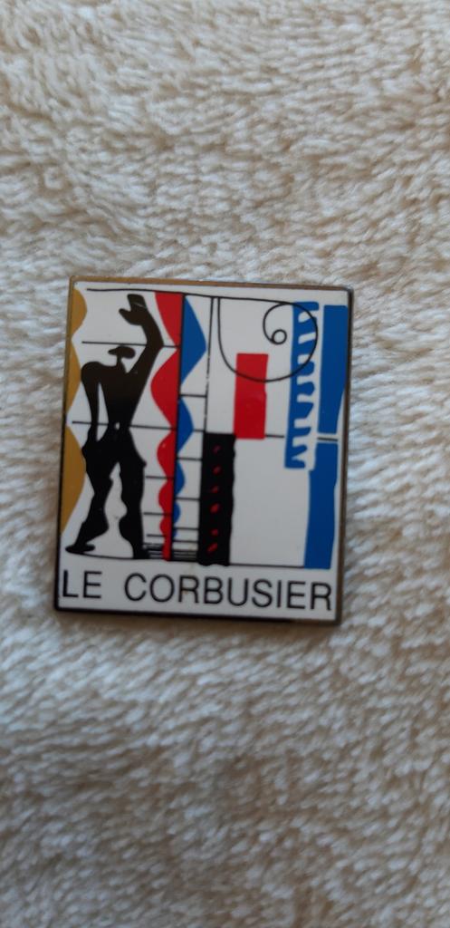 Épingle en émail Le Cobusier. Vintage. Rare. Très bon état., Enlèvement ou Envoi