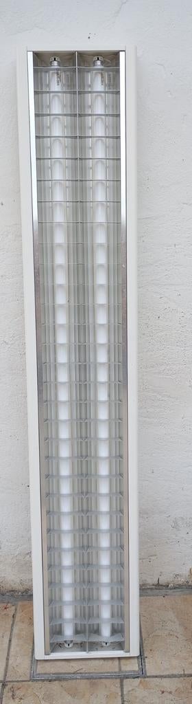 Dubbel neonlicht, Zo goed als nieuw
