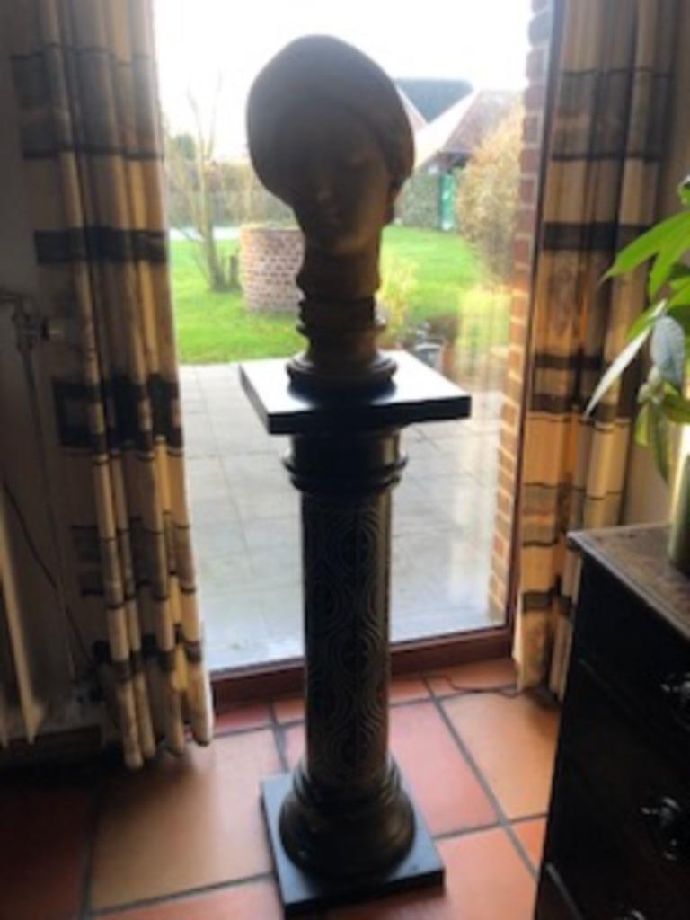 Zéér zware piédestal, uitgevoerd in natuursteen., Ophalen, Gebruikt