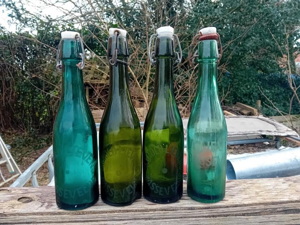 Oude vintage bierflessen Arnold Lievens Bassevelde, Enlèvement ou Envoi, Utilisé