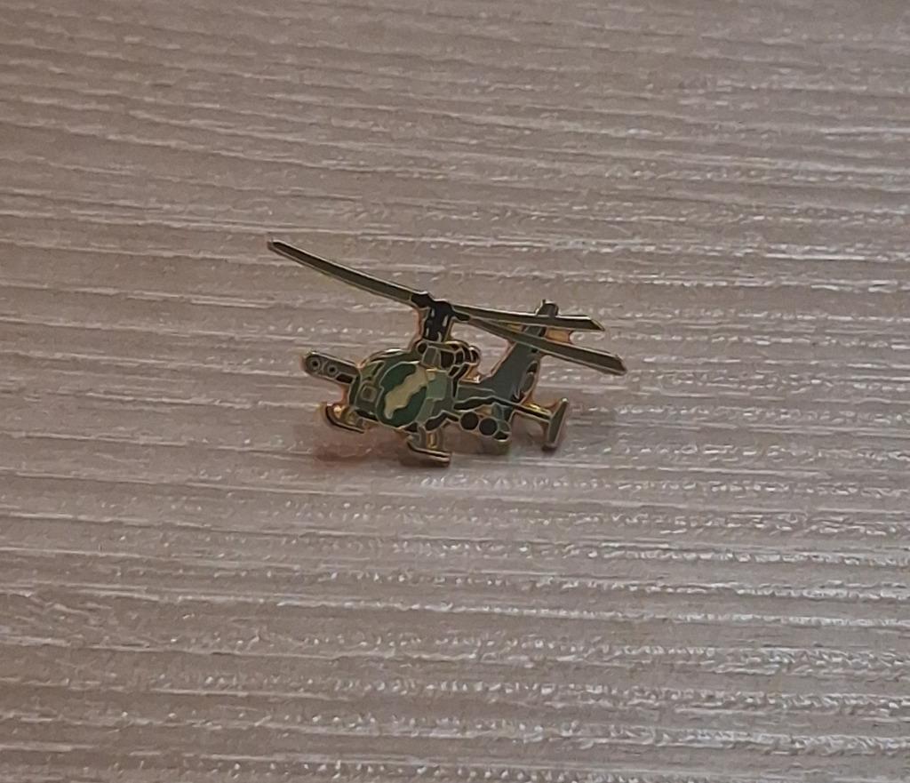 PIN - HELIKOPTER - HELICOPTER - HÉLICOPTÈRE - LEGER - ARMÉE, Verzamelen, Speldjes, Pins en Buttons, Verzenden, Gebruikt, Transport