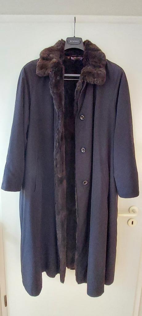 Damesmantel JOBIS zwart met imitatie nerts bont maat 48, Ophalen, Zwart, Maat 46/48 (XL) of groter, Zo goed als nieuw
