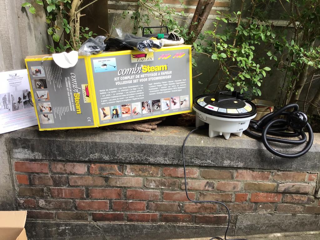 Kit complet de nettoyage a vapeur, Comme neuf