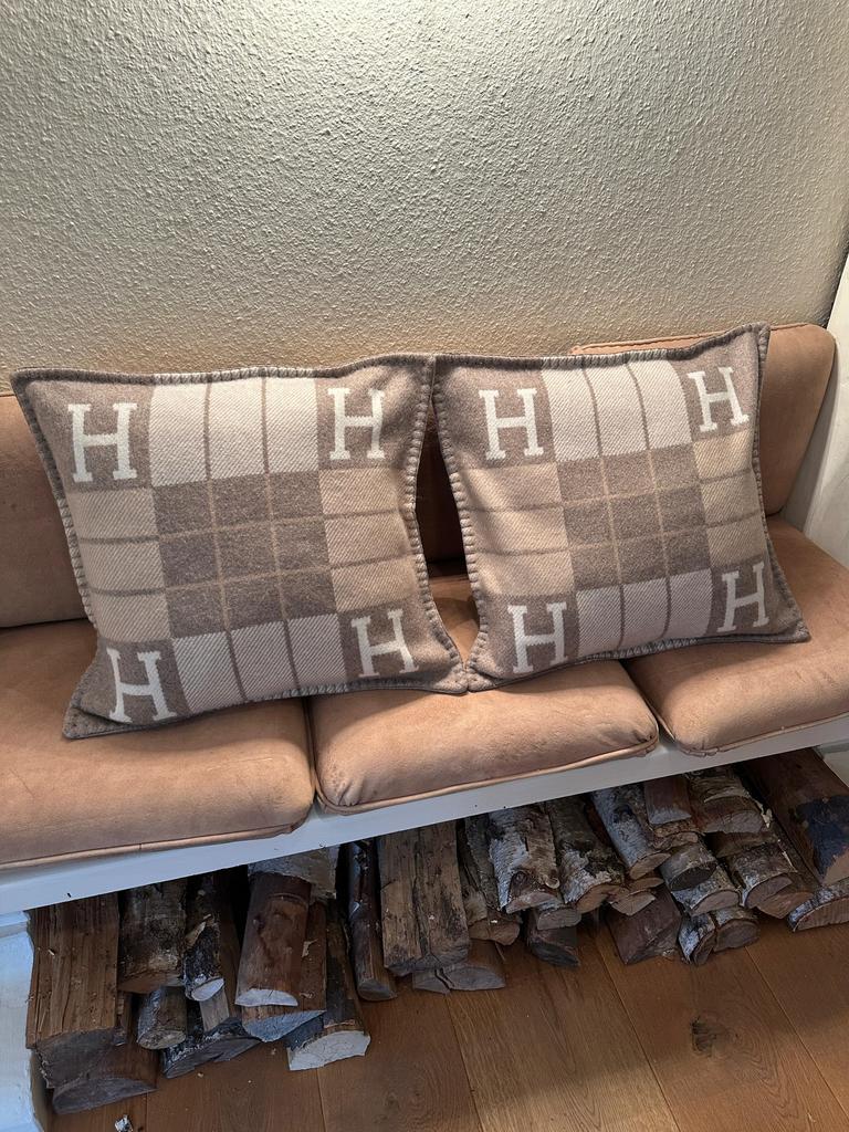 Hermes oreiller 2x, Kleding | Dames, Ophalen of Verzenden, Zo goed als nieuw