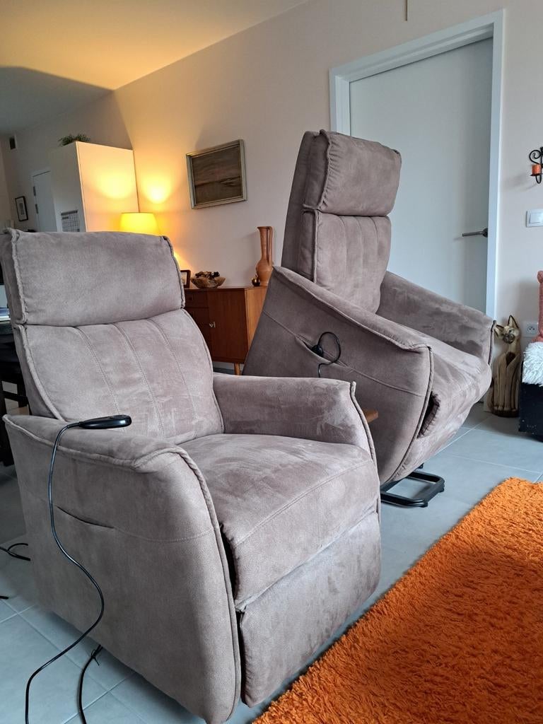 2 fauteuils inclinables électriques avec fonction marchepied, Maison & Meubles, Canapés | Salons, Moins de 75 cm, Moins de 150 cm