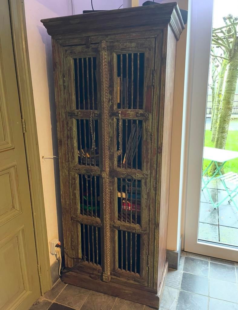 Indische kast, Ophalen