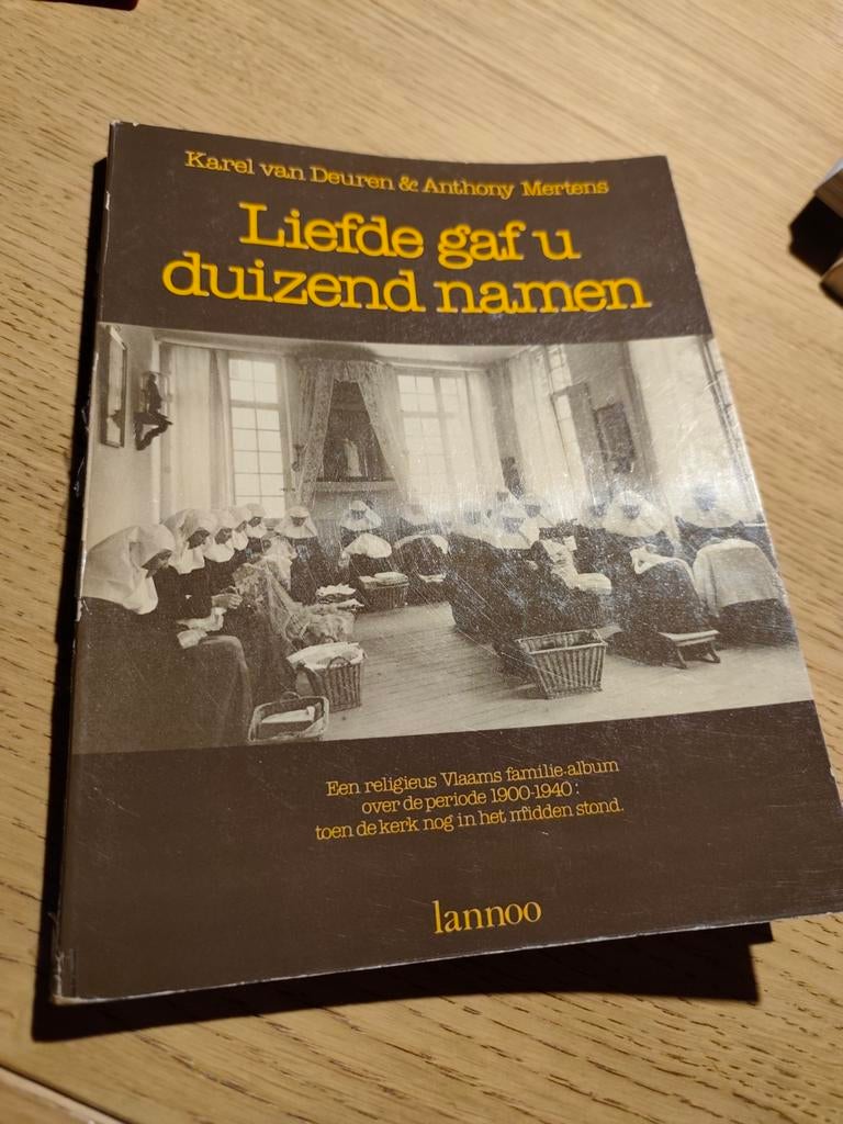 Liefde Gaf U Duizend Namen., Boeken, Ophalen of Verzenden