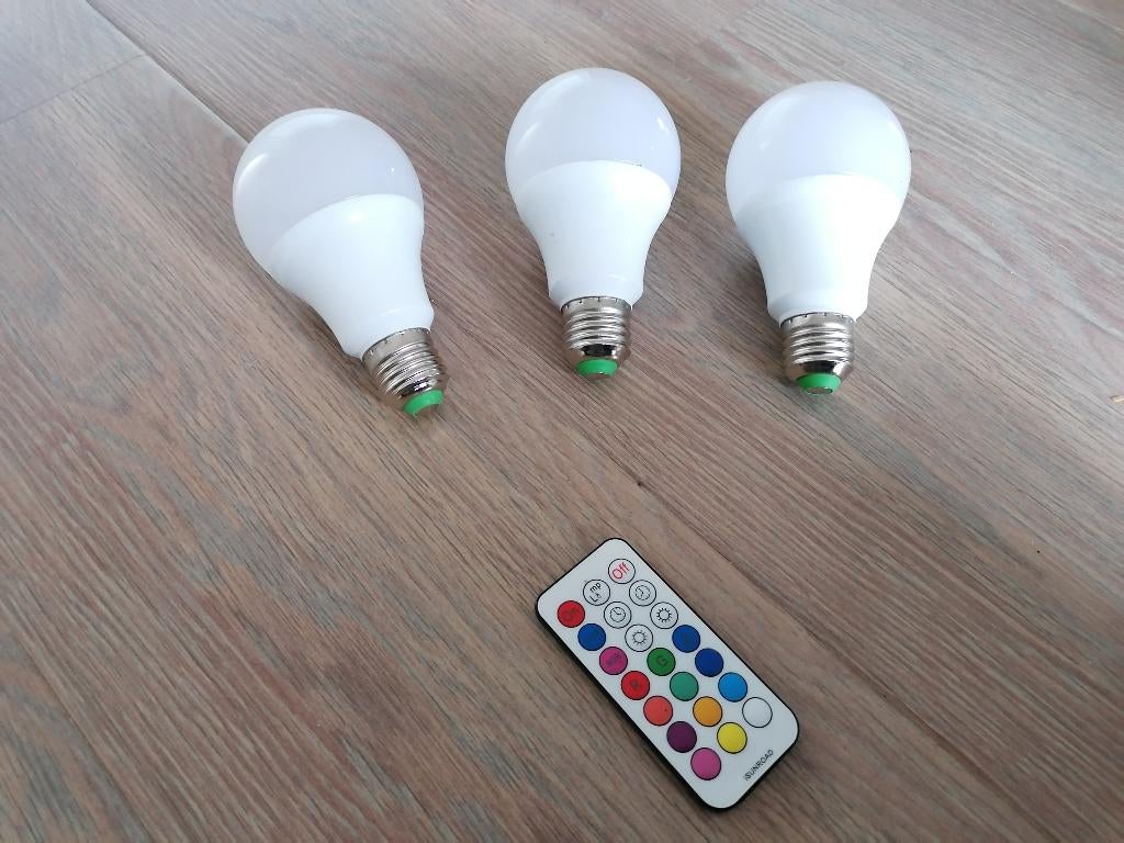 3 ampoules LED RGB E27, Maison & Meubles, Lampes | Lampes en vrac, Enlèvement ou Envoi, Neuf, E27 (grand), Ampoule LED