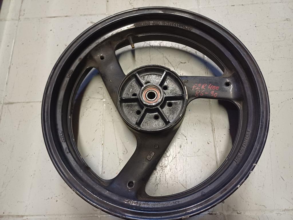 yamaha fzr 400 van '86-'90 achterwiel velg, Motoren, Ophalen of Verzenden, Gebruikt