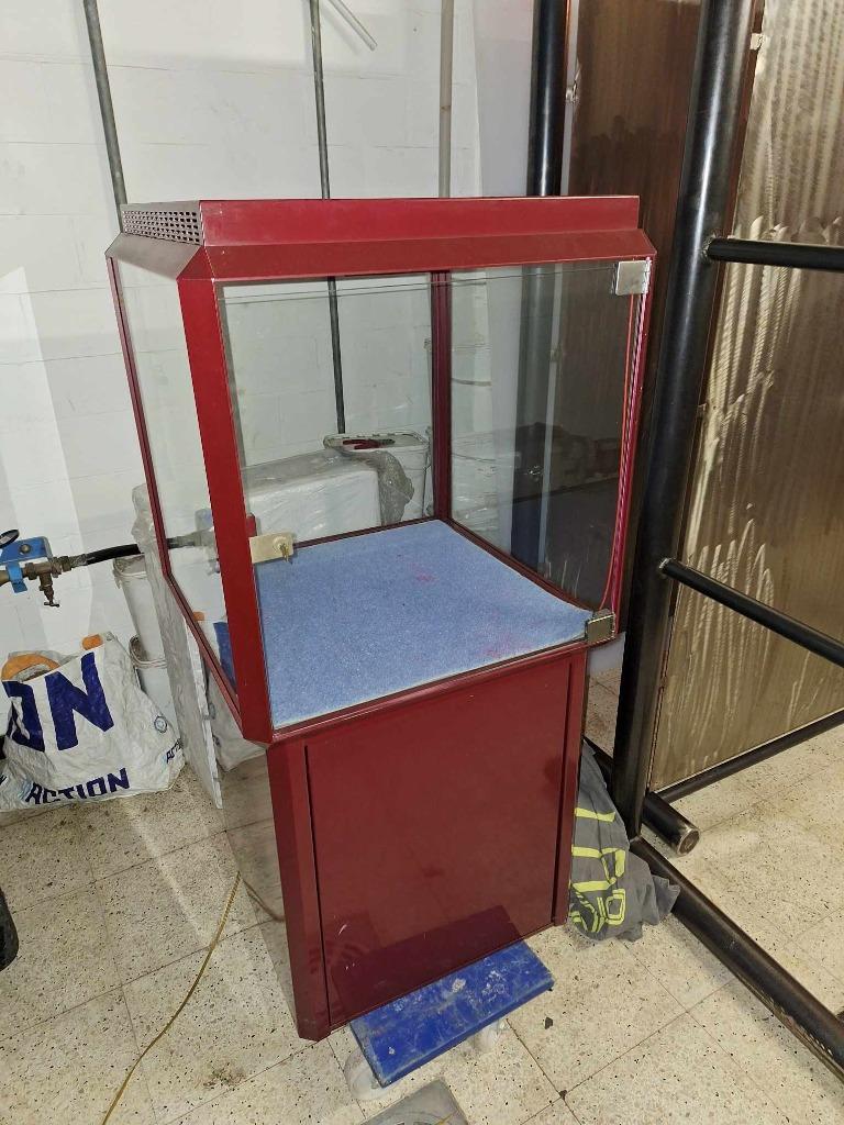 Vitrine lumineuse vintage en très bon état !, Maison & Meubles, Armoires | Vitrines, Avec porte(s), Verre, Vintage, Enlèvement