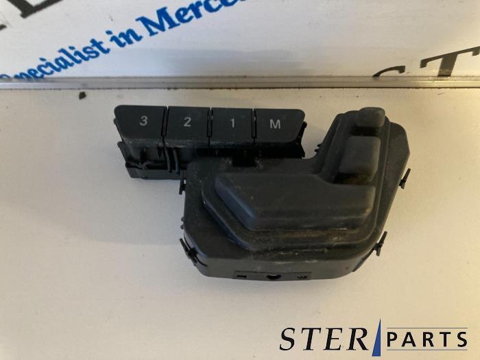 Commutateur réglage siège d'un Mercedes B-Klasse, Autos : Pièces & Accessoires, Habitacle & Garnissage, Enlèvement ou Envoi, 3 mois de garantie