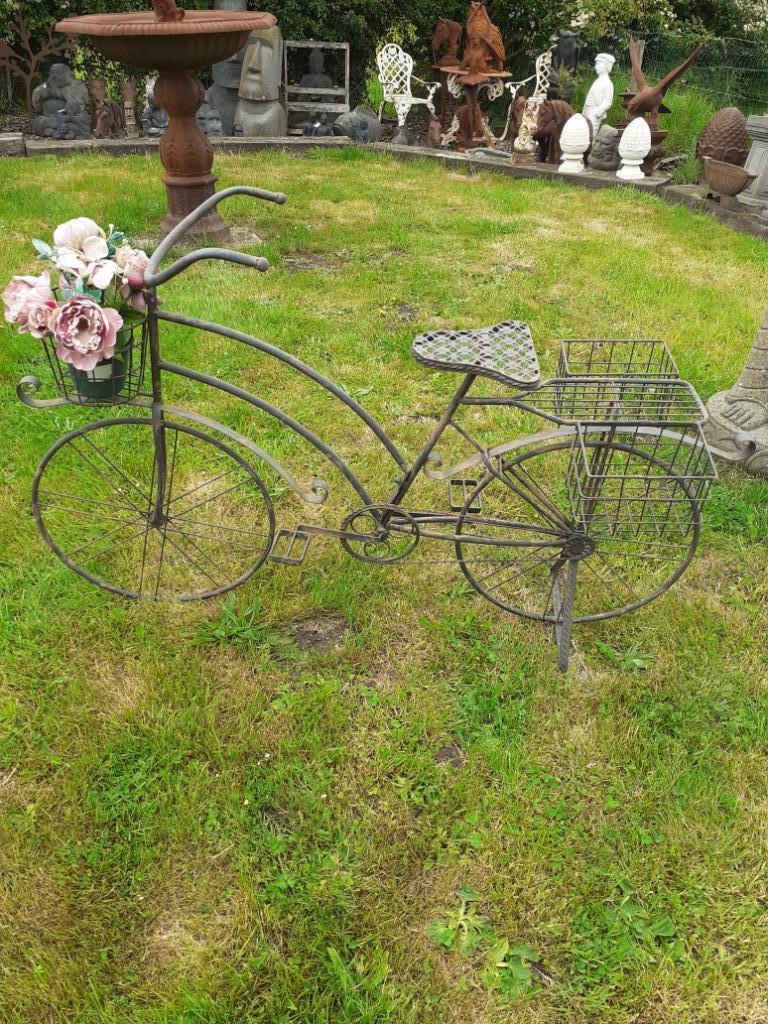 GROTE DECORATIEVE PLANTENSTANDAARD IN GEPATINEERD SMEEDIJZER, Tuin en Terras, Bloembakken en Plantenbakken, Ophalen, 100 cm of meer