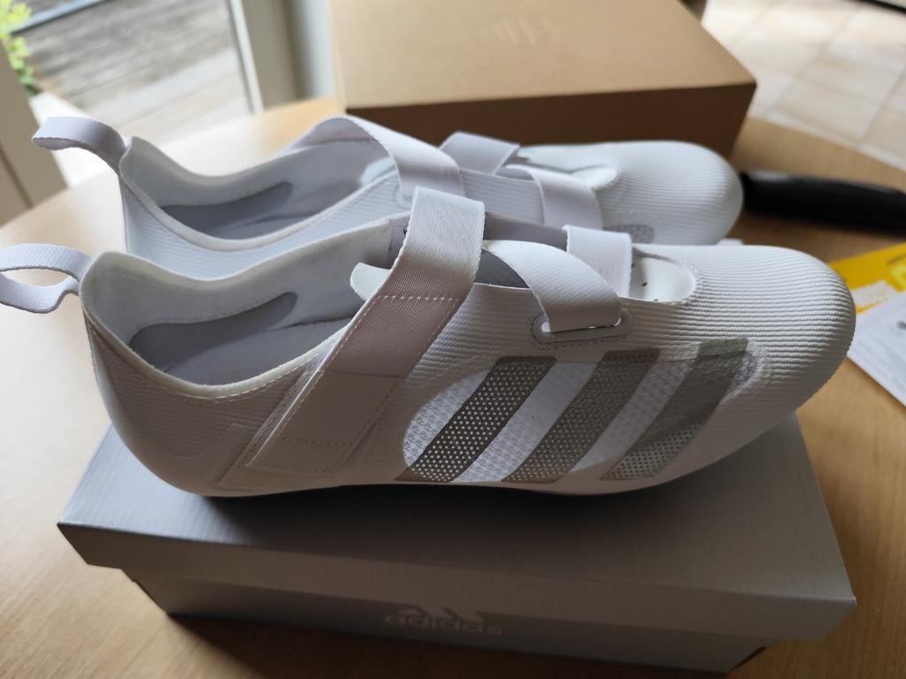 Chaussures de cyclisme d'été/d'intérieur Adidas, Enlèvement