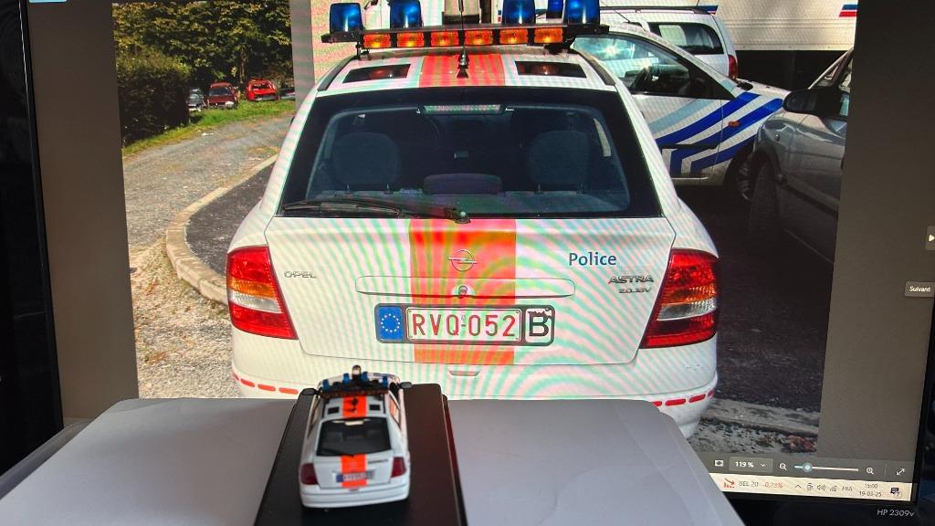 Schuco Opel Astra 1/43 gendarmerie rijkswacht, Enlèvement, Utilisé, Voiture, Schuco