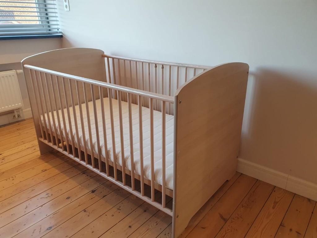 Verstelbaar kinderbed, 70 tot 85 cm, 140 tot 160 cm, Zo goed als nieuw, Ophalen