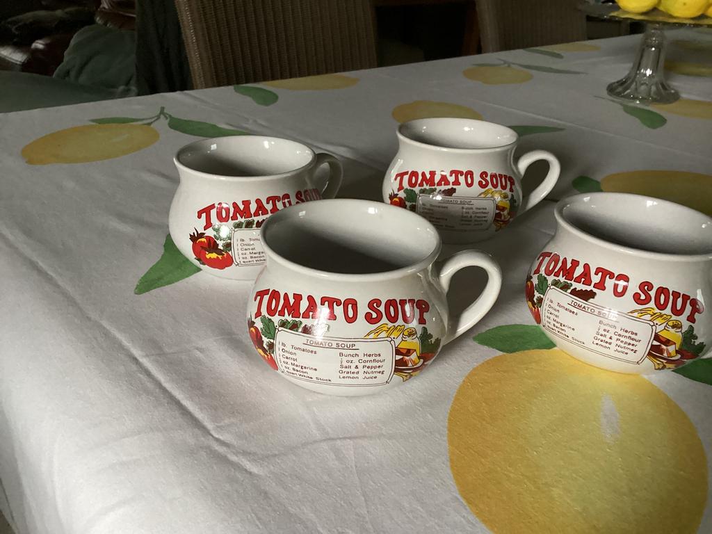 4 grote soeptassen, Ophalen