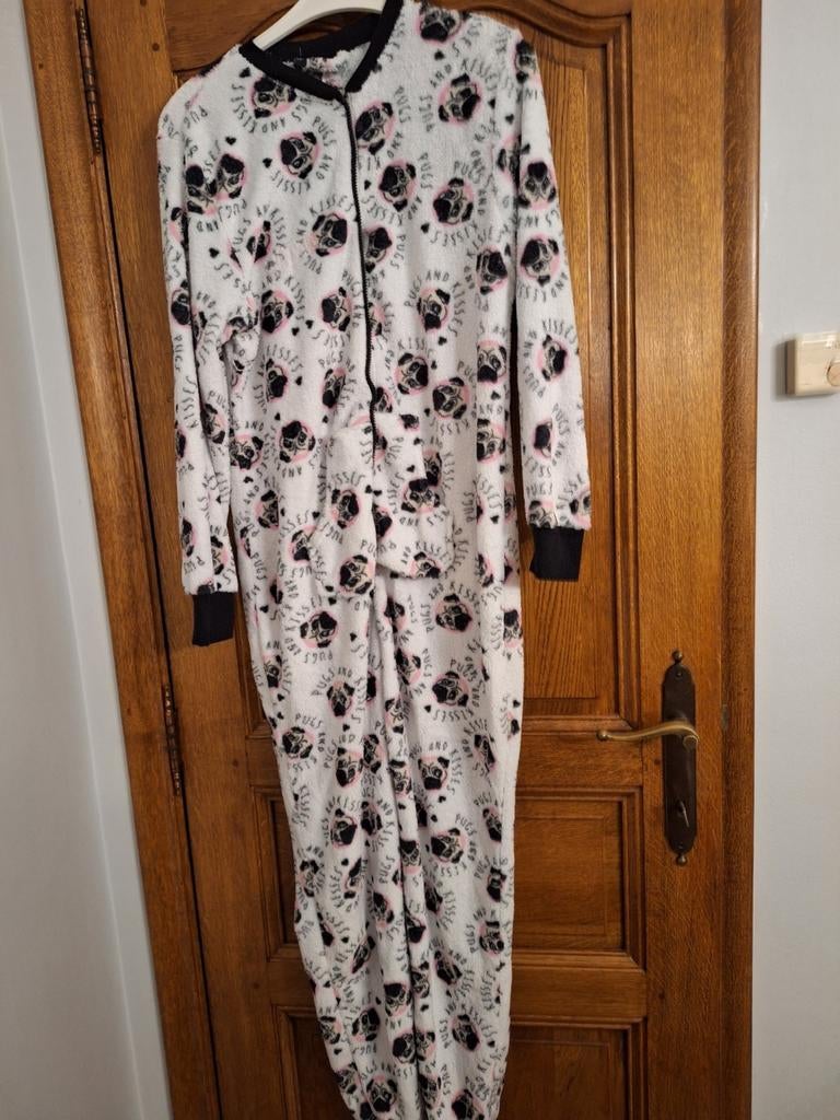 Pyjama- combinaison taille M, Enlèvement, Porté