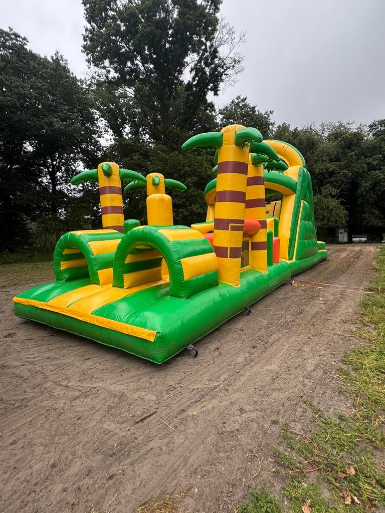 Jungle run springkasteel 14m te huur, Verzenden, Zo goed als nieuw