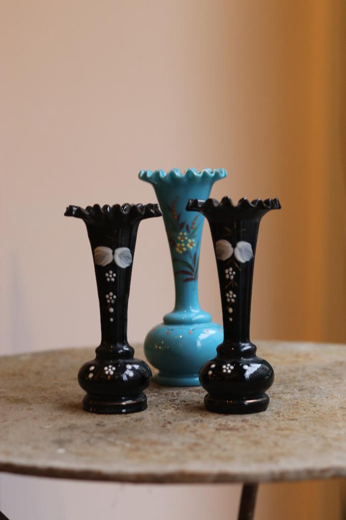 Set van 3 soliflores vazen in opaline glas, Antiek en Kunst, Antiek | Vazen, Ophalen of Verzenden