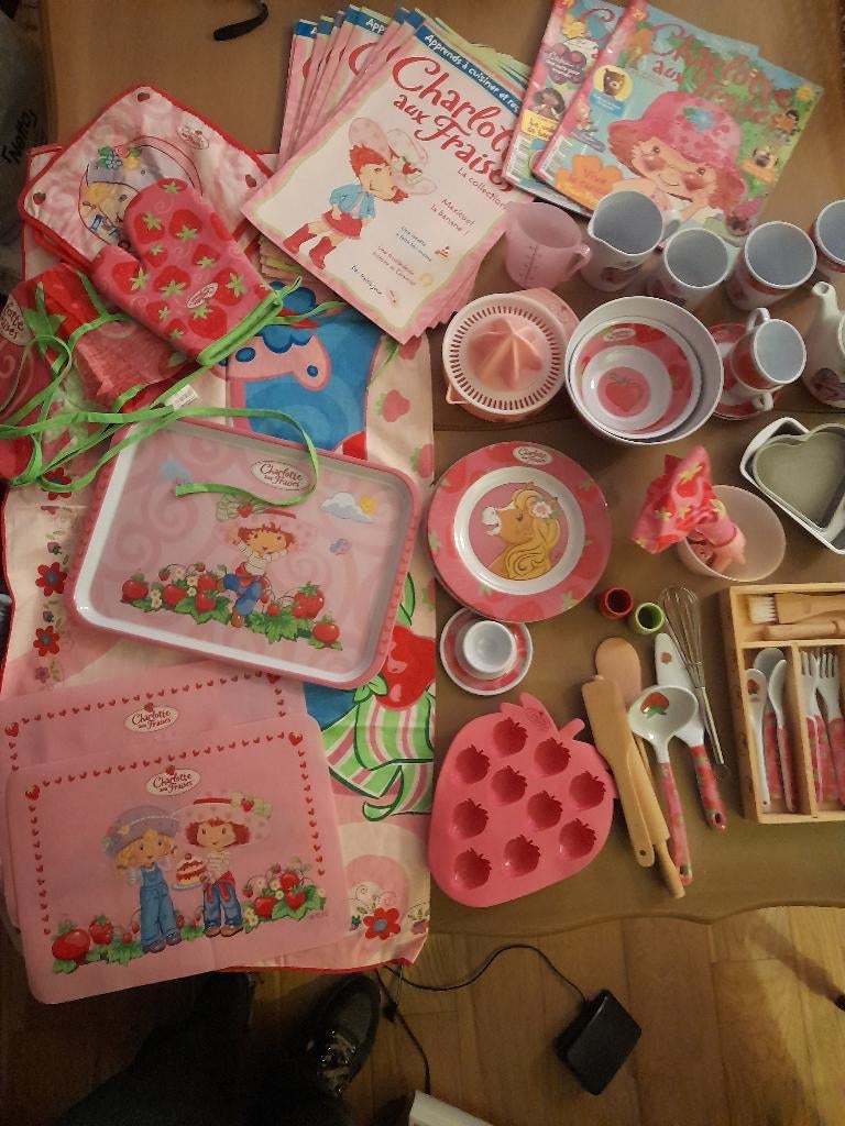 Charlotte aux Fraises,prix en baisse 20€ au lieu de 25€, Enfants & Bébés, Jouets | Poupées, Comme neuf, Autres types, Enlèvement ou Envoi