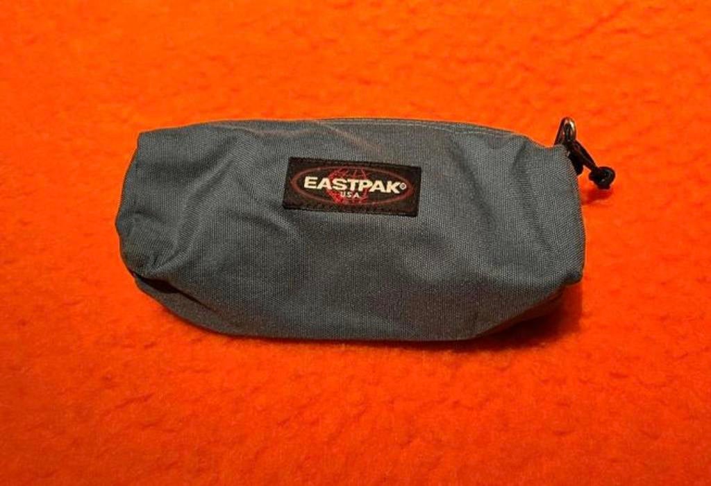 Eastpak toiletzakje/pennenzak grijs, Ophalen, Zo goed als nieuw, Grijs