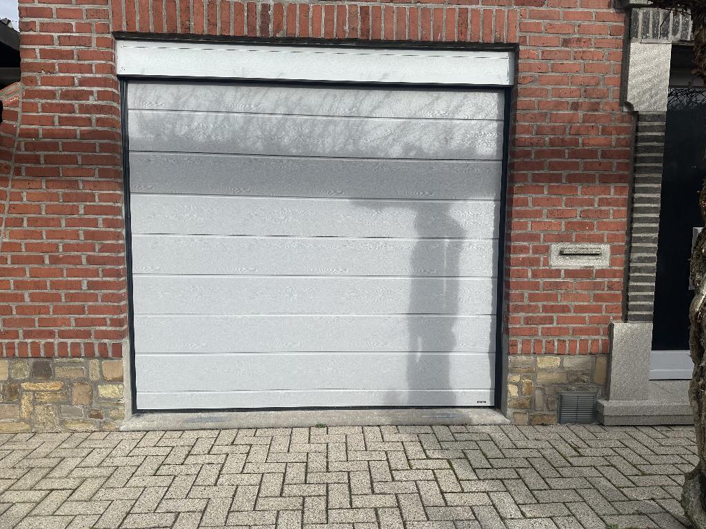 Sectionale garagepoort Harol (2019) met afstandsbediening, Doe-het-zelf en Bouw, Deuren en Vliegenramen, Zo goed als nieuw, Garagedeur