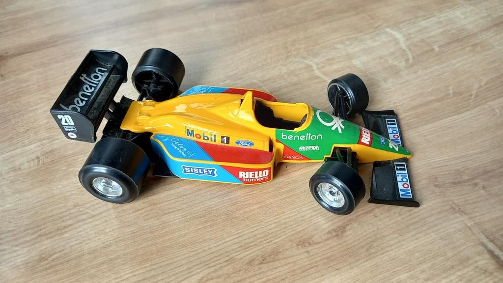 1/24 Benetton Ford B188 (Bburago), Ophalen of Verzenden, Zo goed als nieuw