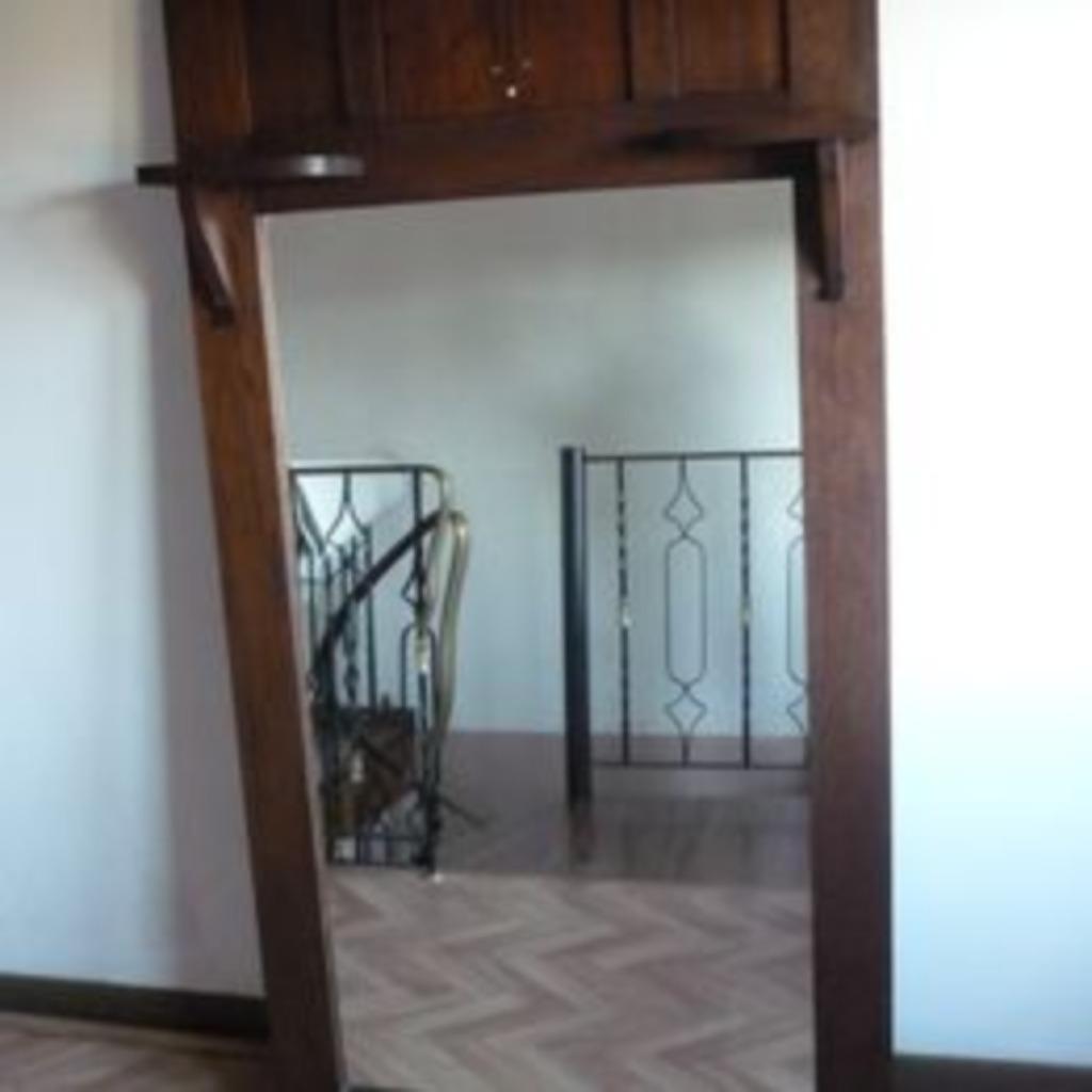 Grand miroir dans un cadre en bois, Enlèvement