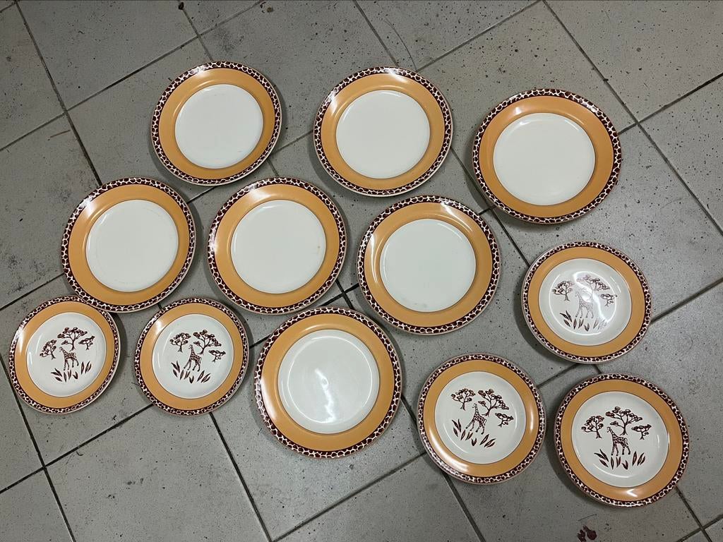 Service de grandes et petites assiettes