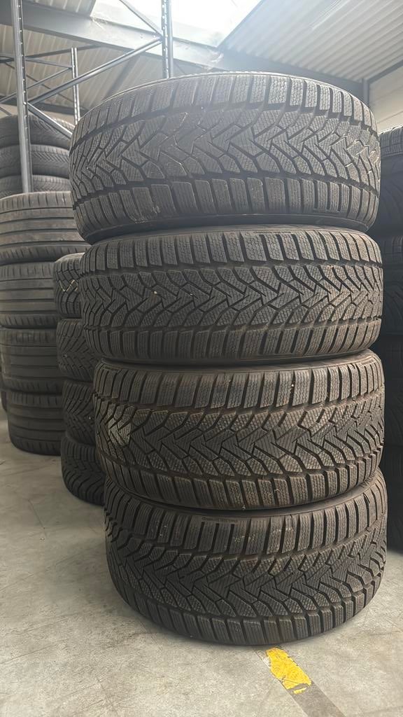 225/40R19 en 255/35R19 winter site merk UNIROYAL, Ophalen