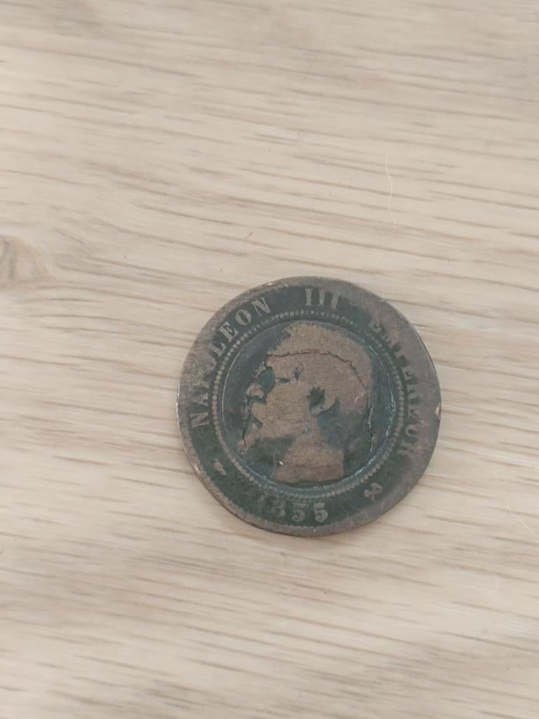 Très ancienne pièce de monnaie de 5 centimes de 1862, Enlèvement