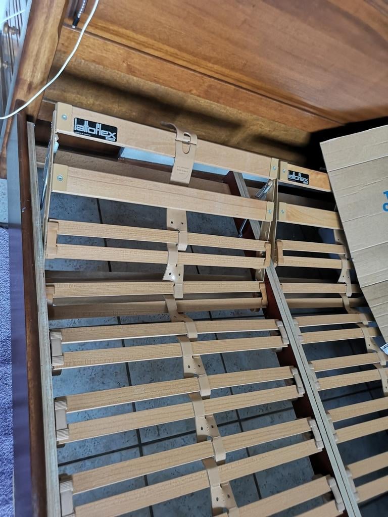 Bed 140 x 200, Huis en Inrichting, Slaapkamer | Matrassen en Bedbodems, Zo goed als nieuw, Bedbodem, 200 cm, Ophalen