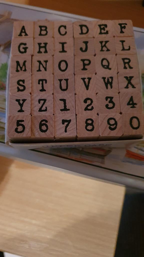 Alfabet en cijferstempel