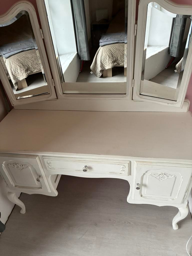 Coiffeuse baroque, Enlèvement