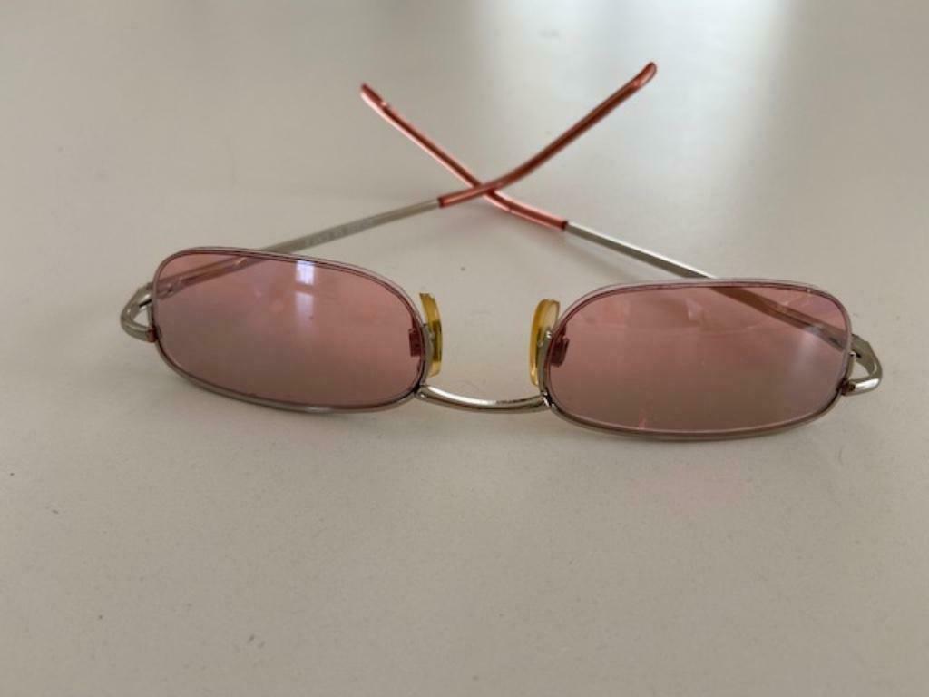 Lunettes femme rectangulaire KOST avec reflet rose nacré, Enlèvement ou Envoi, Utilisé, Rose, Lunettes de soleil
