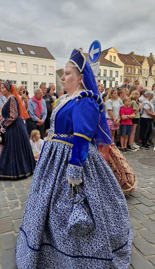 robe bleue annee 1500, Enlèvement, Comme neuf, Taille 42/44 (L), Vêtements