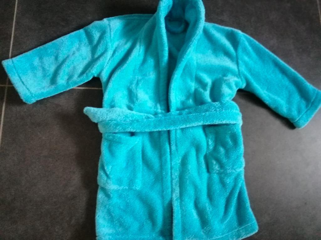 mooie badjas 4 jaar + gratis nieuwe puzzel De smurfen, Ophalen of Verzenden, Zo goed als nieuw, Jongen of Meisje, Nacht- of Onderkleding