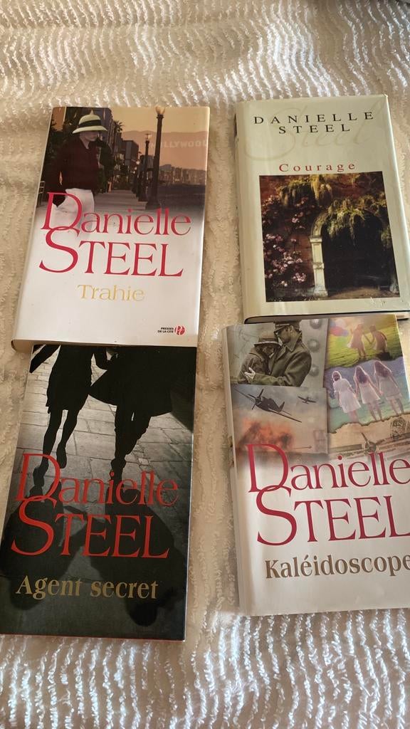 4 gros livres Danielle Steel, Enlèvement ou Envoi, Utilisé, Danielle Steel