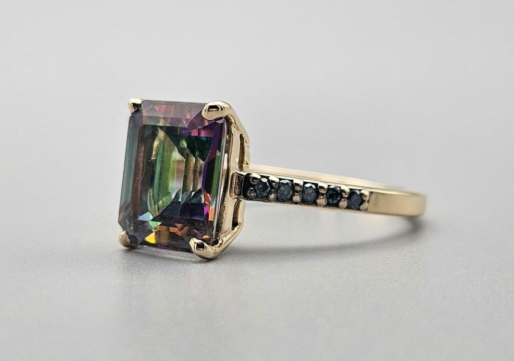 Gouden Vintage ring met mystic topaas en saffier. 2024/83, Handtassen en Accessoires, Ringen, Overige kleuren, Ophalen of Verzenden